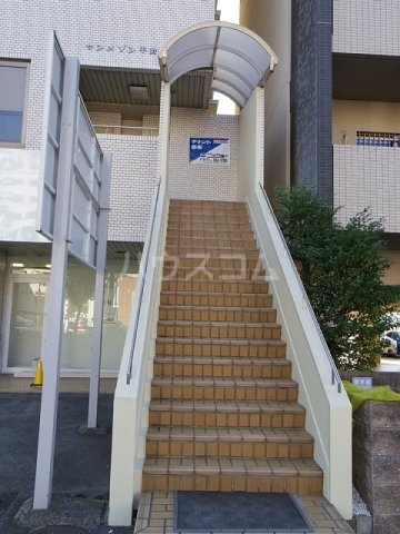 22/25 エントランス