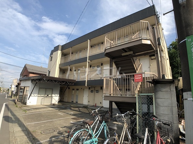 22/30 エントランス