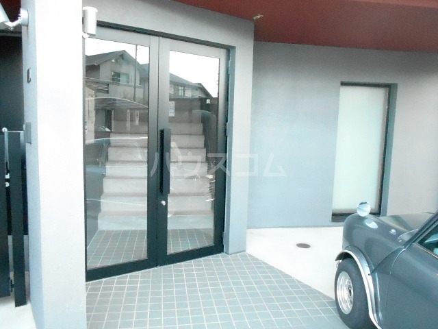 21/30 エントランス