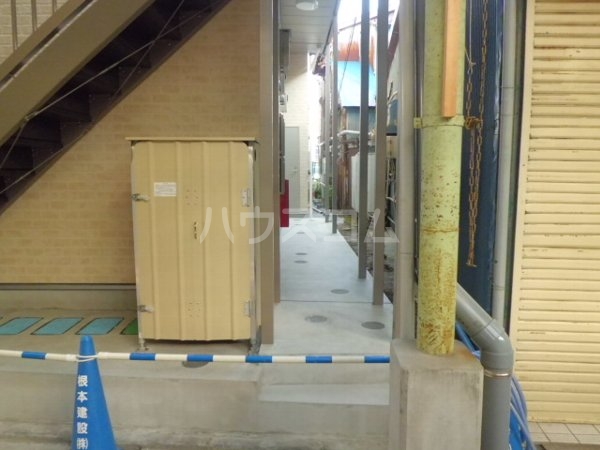 24/27 エントランス