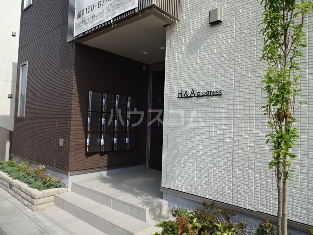 23/26 エントランス