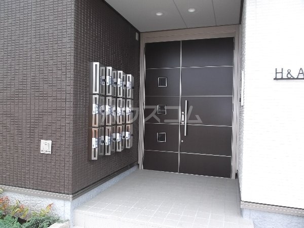 23/26 エントランス