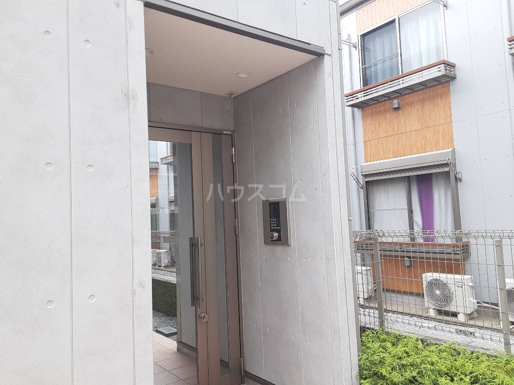 28/30 エントランス