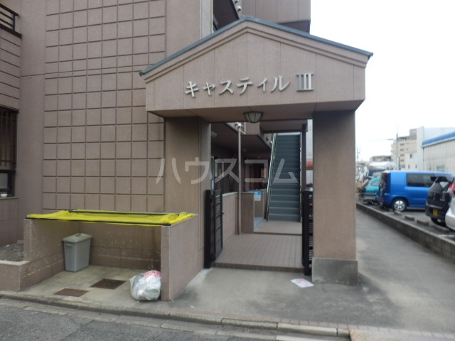 16/23 エントランス