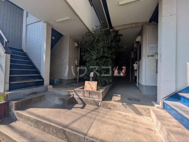 20/21 エントランス