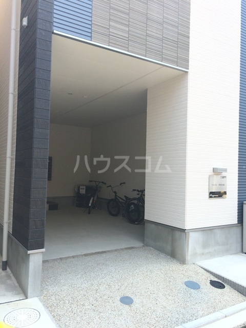 21/23 エントランス