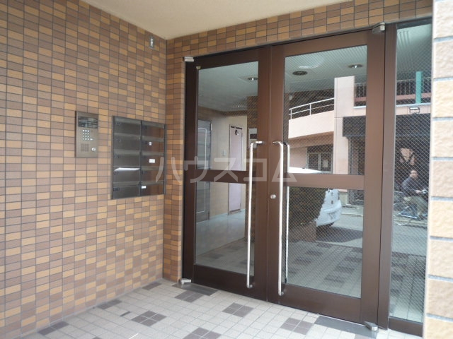 21/30 エントランス