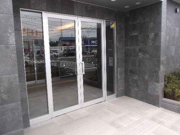 24/27 エントランス