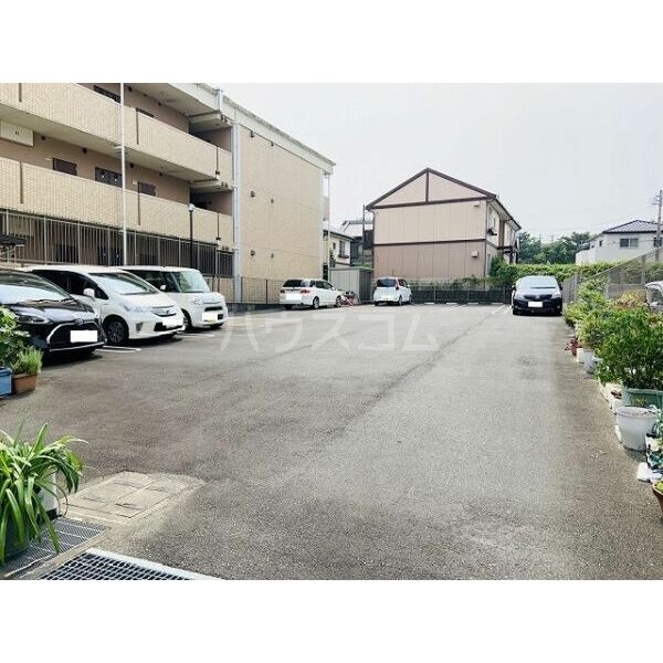 14/17 駐車場