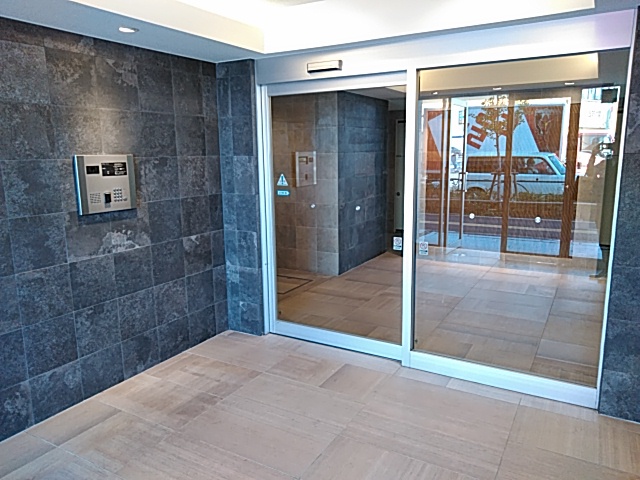 24/28 エントランス