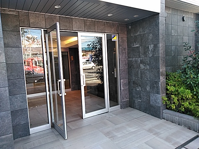 25/28 エントランス