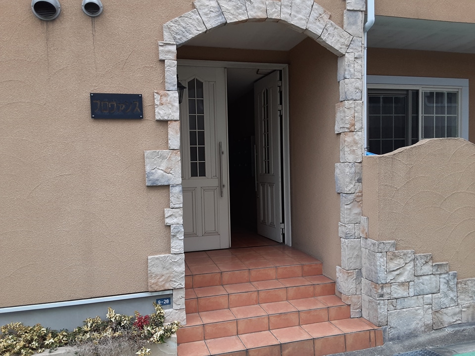 18/20 エントランス