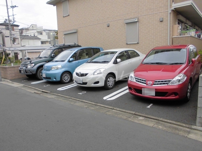 28/30 駐車場