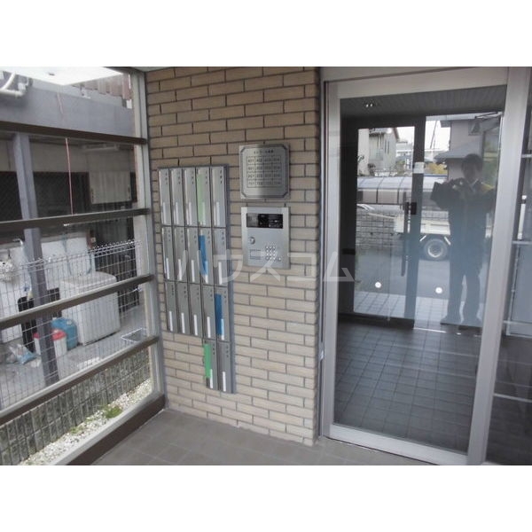 21/29 エントランス