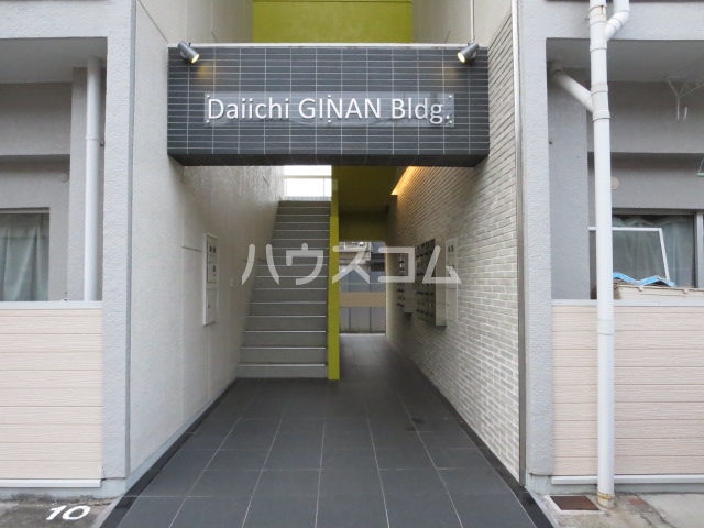 20/30 エントランス