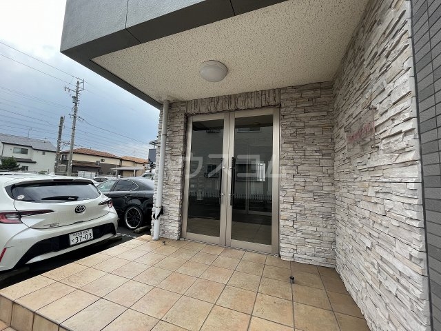 21/30 エントランス