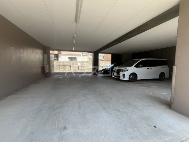 22/28 駐車場