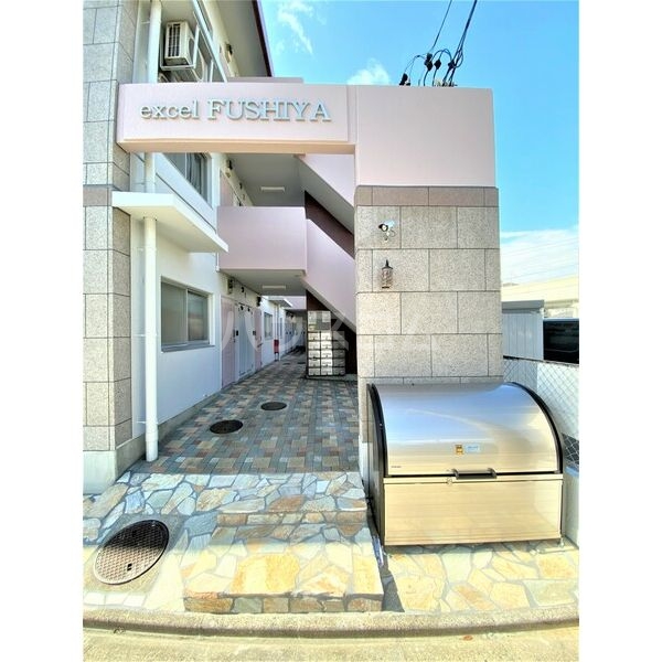 21/30 エントランス