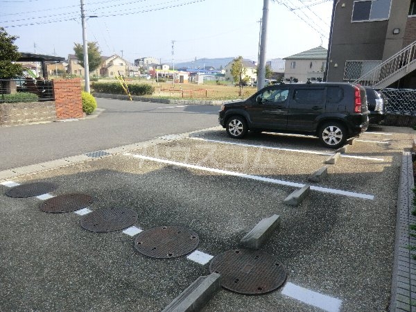 24/27 駐車場