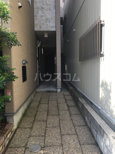 22/27 エントランス