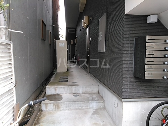 22/30 エントランス