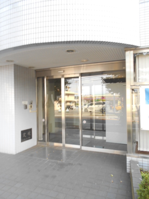 24/30 エントランス