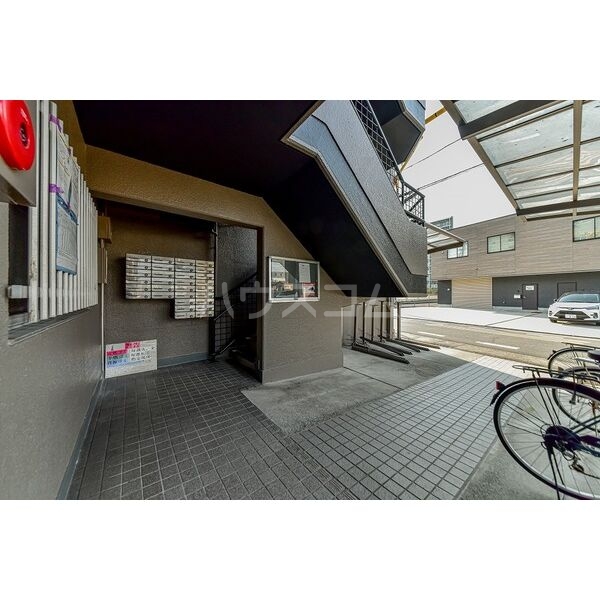 14/15 エントランス