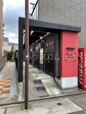 23/30 エントランス