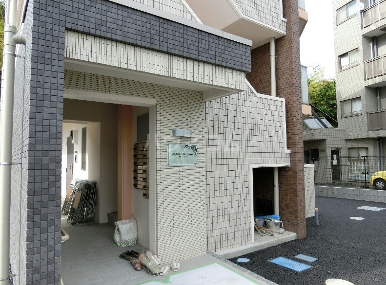 24/30 エントランス