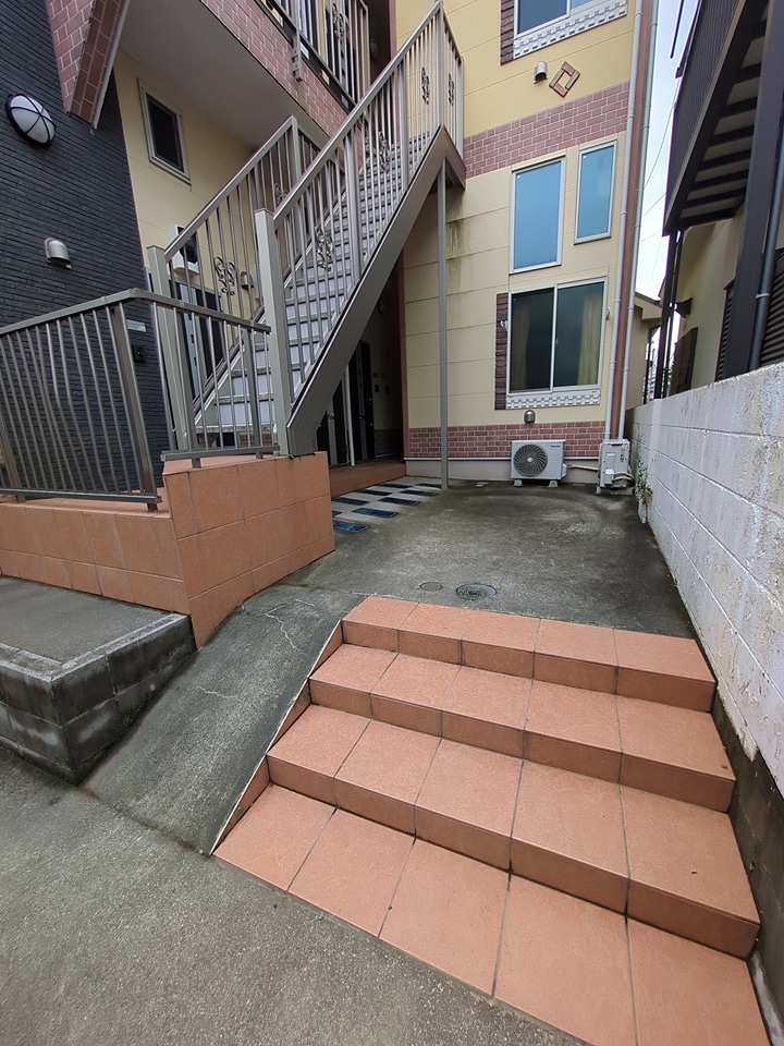 17/19 エントランス