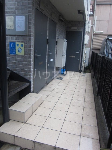 22/30 エントランス