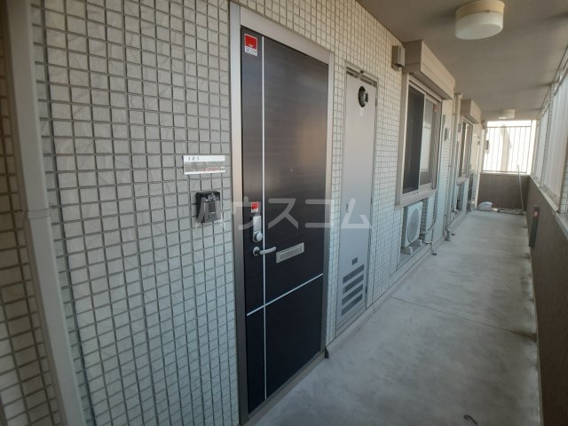 14/30 玄関