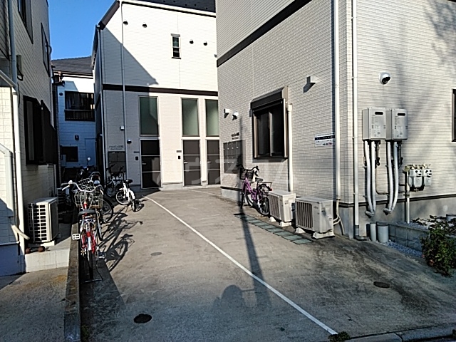 24/30 エントランス