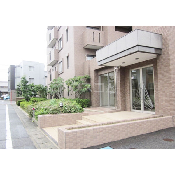 20/26 エントランス