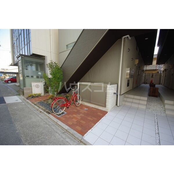 13/21 エントランス