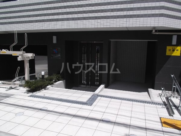 24/30 エントランス
