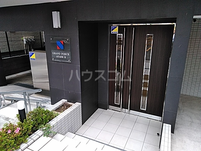 23/30 エントランス