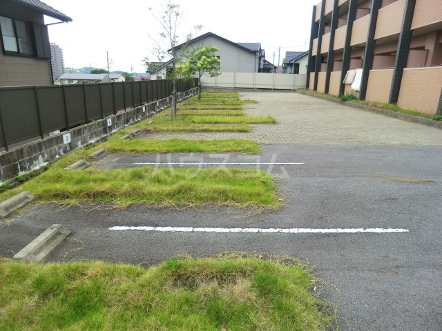 22/28 駐車場