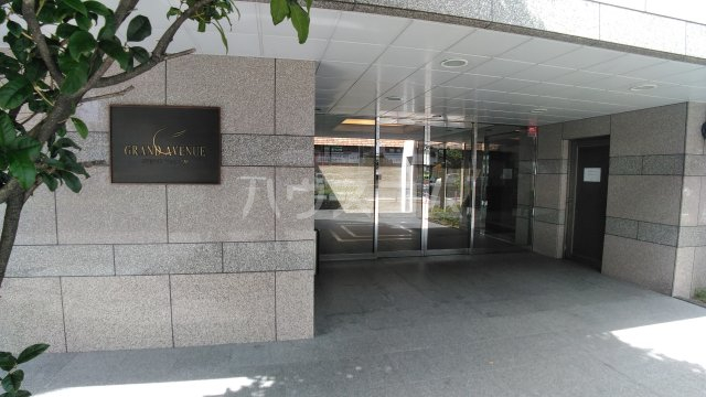 26/30 エントランス