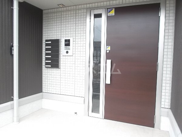 24/30 エントランス