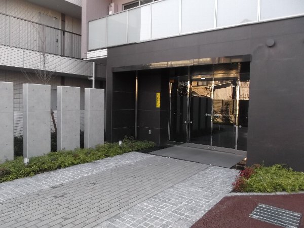 22/28 エントランス