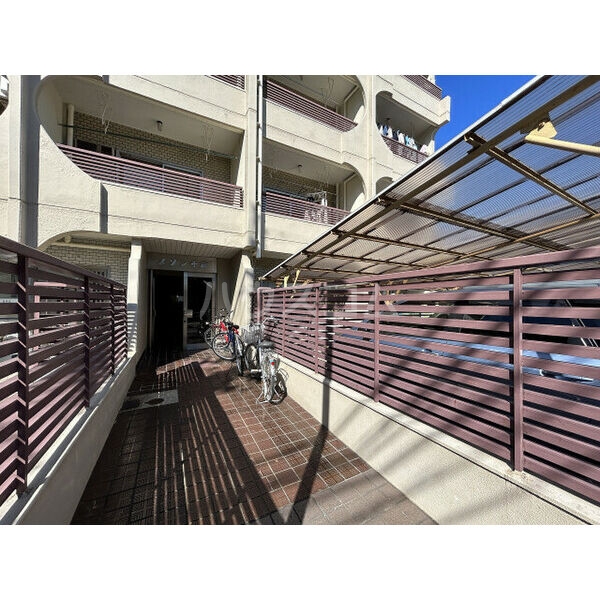 17/25 エントランス