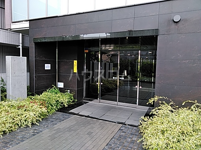 24/30 エントランス