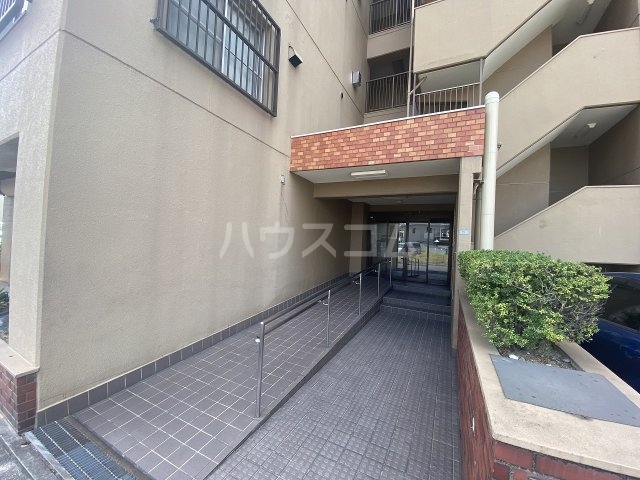 19/27 エントランス