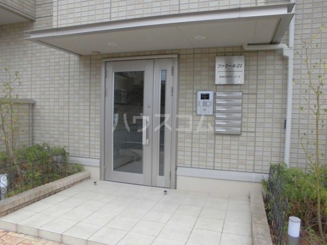 23/30 エントランス