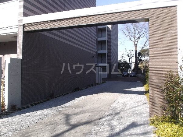 26/30 エントランス