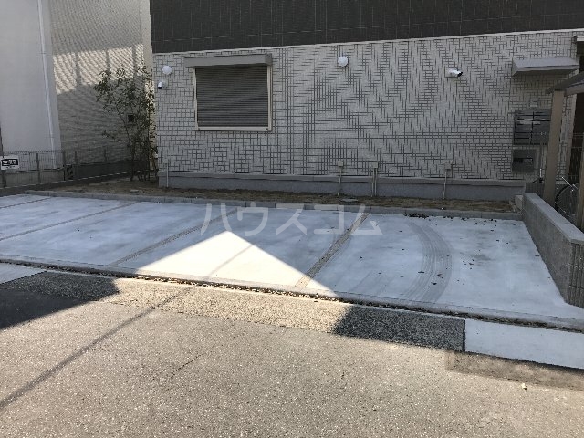 22/28 駐車場