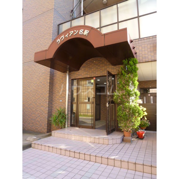 15/22 エントランス