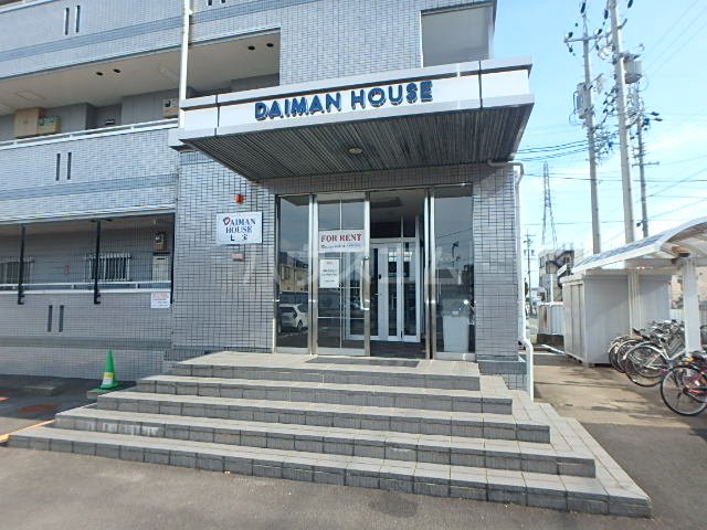 21/30 エントランス