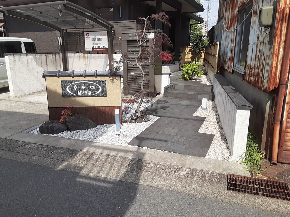 21/30 エントランス